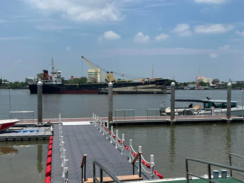 Low Maintenance Modular Floating Dock Cubes Marina Floating Pontoon Platform For Versatile Applications