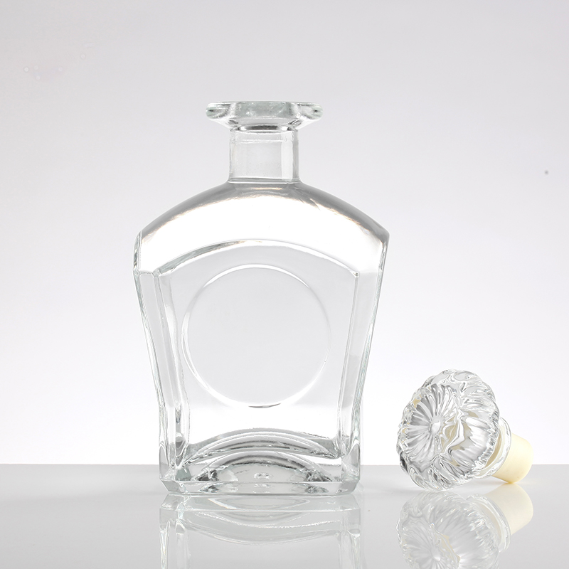 Customized Logo 700ml Glass Liquor Bottles for Your Distilled Beverages