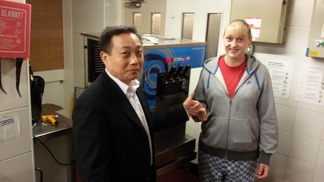 [Purchased by 711]Table top soft ice cream machine/Frozen Yogurt Machine/Pre cooling