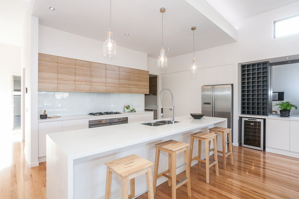 YALIG High Gloss Uv Lacquer Kitchen Cabinet Set for Apartment Renovation Project