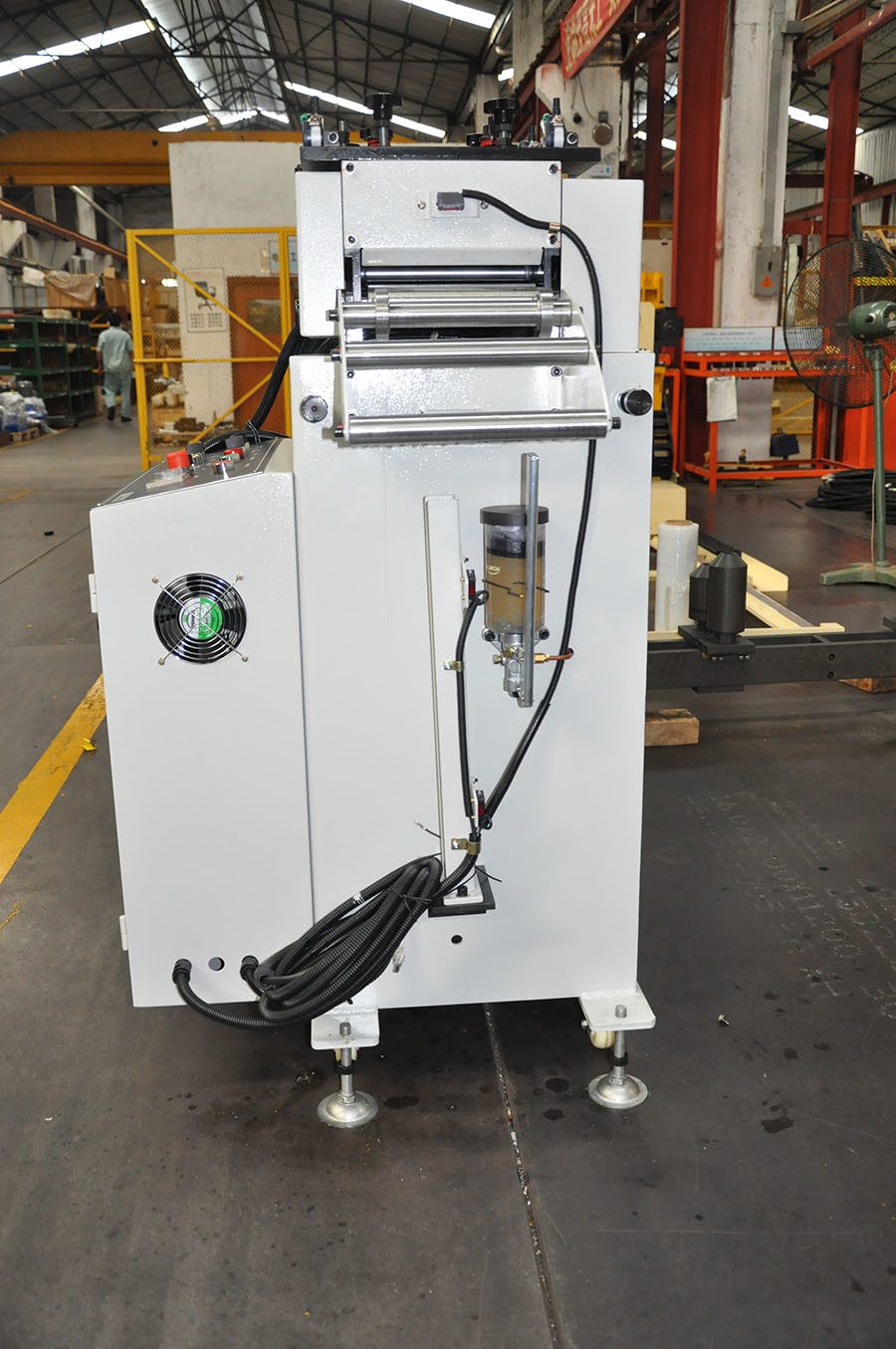 Geared Motor Driven NC Plate Leveling Machine For Straighten Aluminum Processing