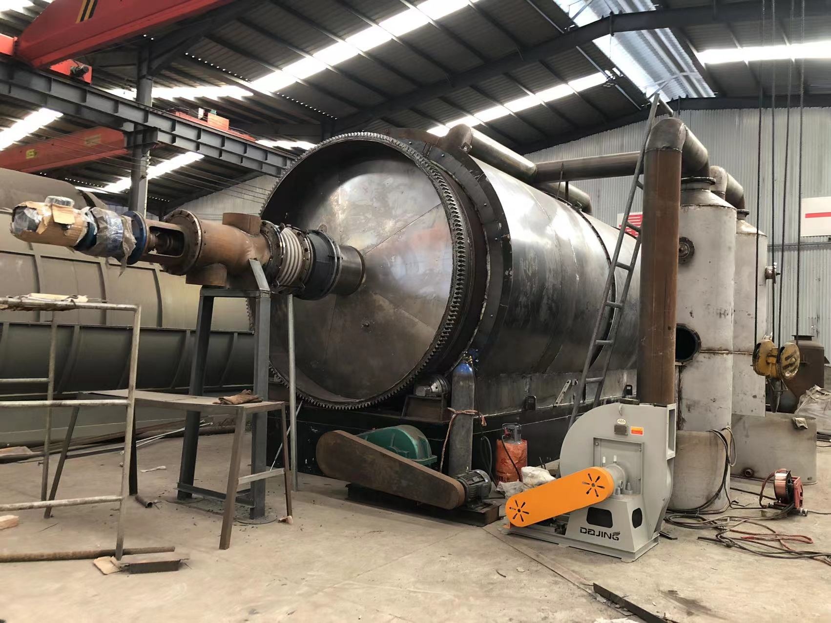15.5kw Type Small Scale Waste Tyre Plastic Rubber Pyrolysis Plant For Fuel Production