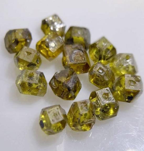 Uncut HPHT Lab Grown Diamonds Industrial Rough Raw Synthetic Diamond Stones