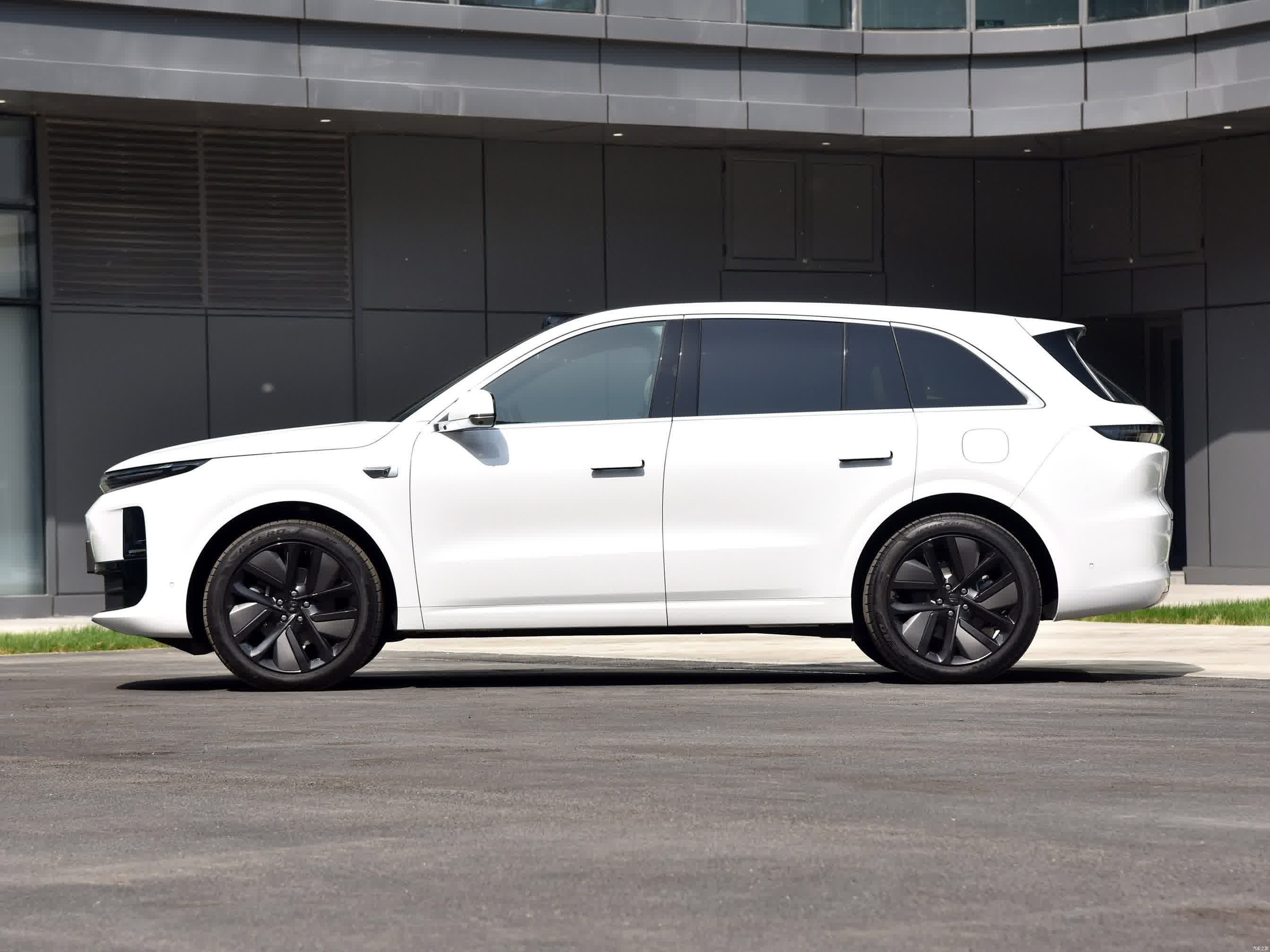 Lixiang L6 Pure Electric Extended Range Energy 5 Door 5 Seater SUV 2024 model Level 2