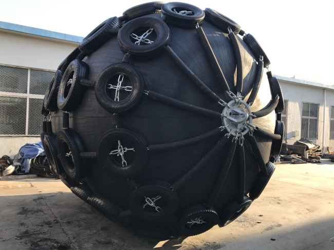 80kpa Marine Dock Fenders High Energy Absorption ISO 17357 Rubber Fenders For Boats