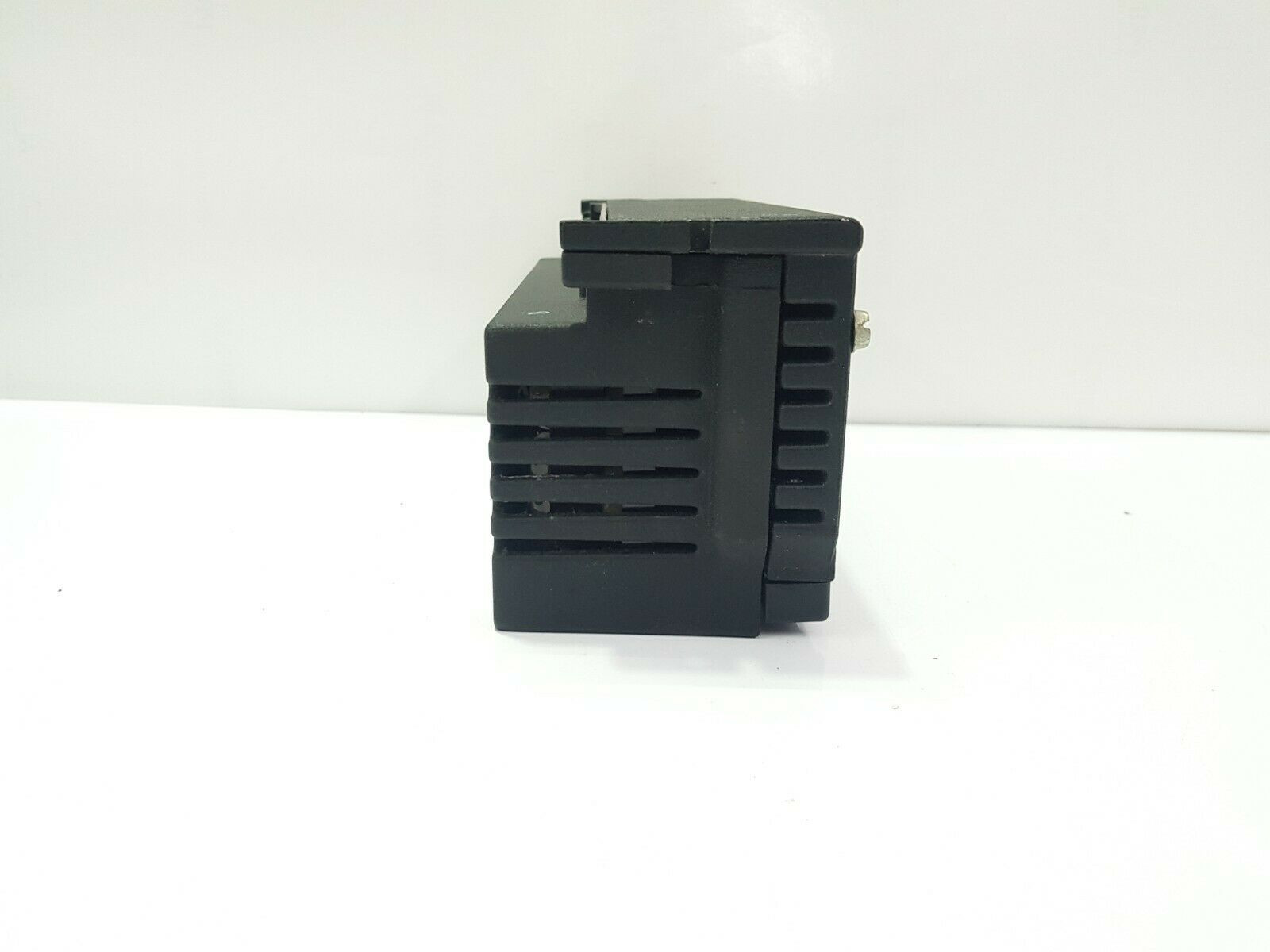 IC660BBR100 I/O MODULE GENIUS BLOCK RELAY OUTPUT MODULE NORMALLY CLOSED 16 CIRCUITS