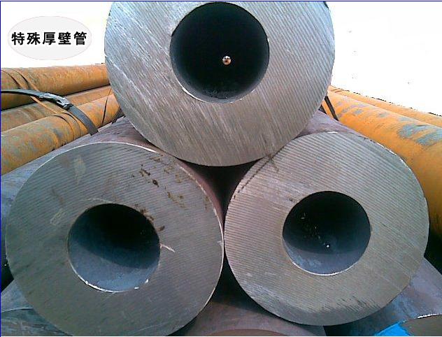Seamless ferritic and alloy steel pipe for high temperature service