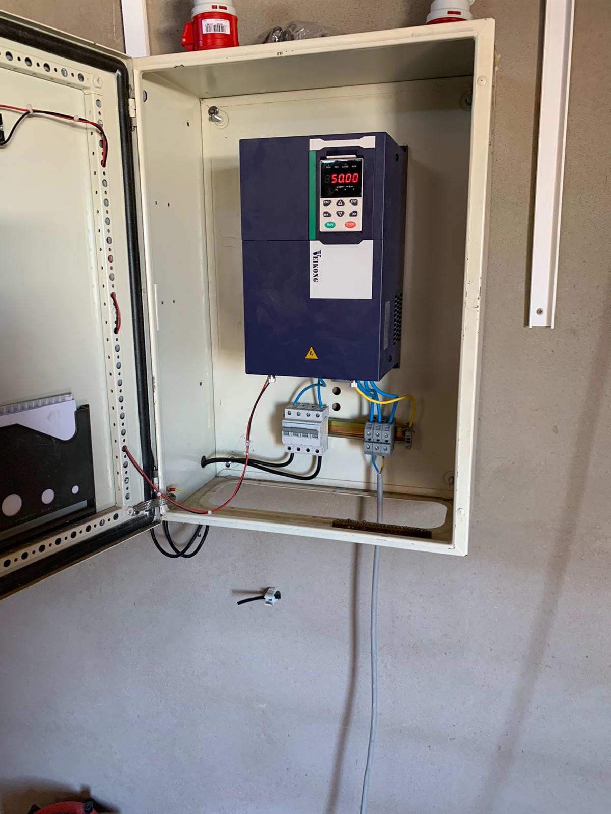 380V 7.5kw 10hp MPPT VFD Solar Pump Inverter With LCD Keypad
