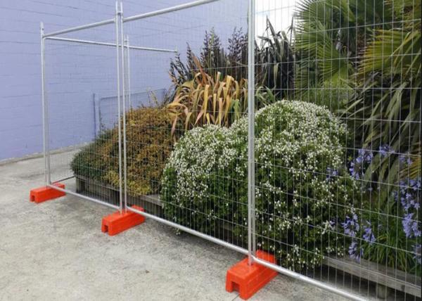 Concerts / Parades Temporary Construction Fence Panels Directing Pedestrian