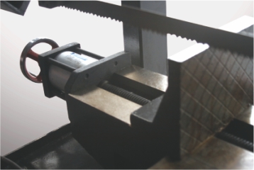 CHENLONG CH280 Semi Automatic Band Saw With Roller Table For Cutting Metal