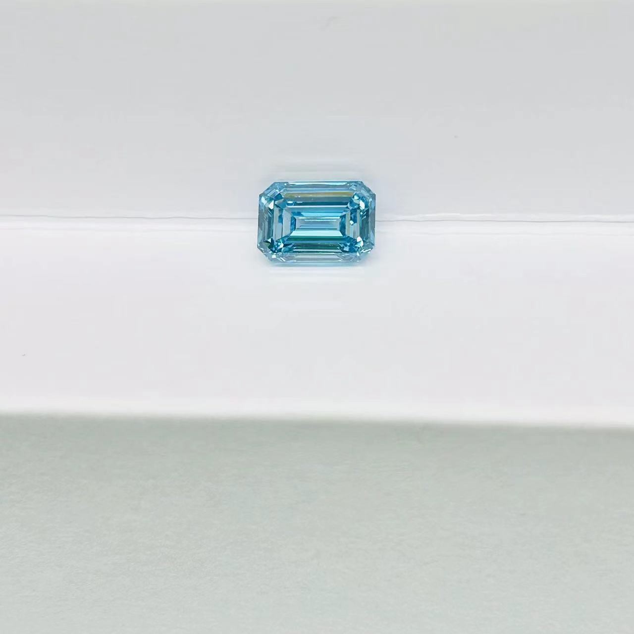 Emerald Cut VS2 Lab Grown Blue CVD Diamonds 1ct Jewelry Decorations