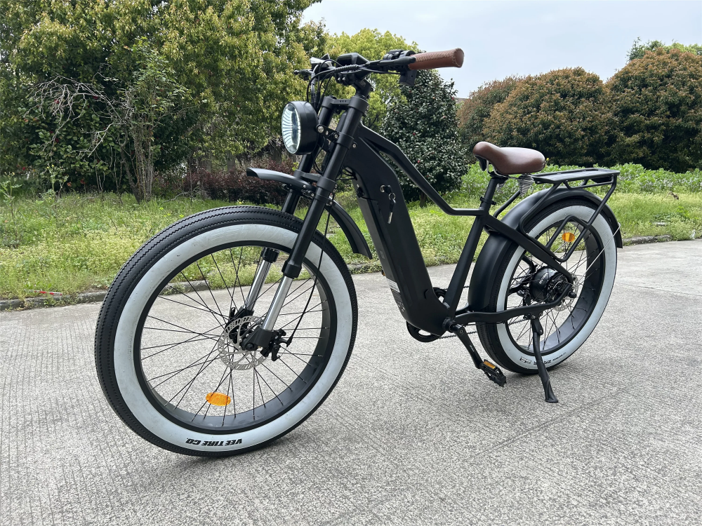 Retro Beach Cruiser Electric Bicycle 48V 750W 26 Inch Fat Tire E Bike 15Ah Battery