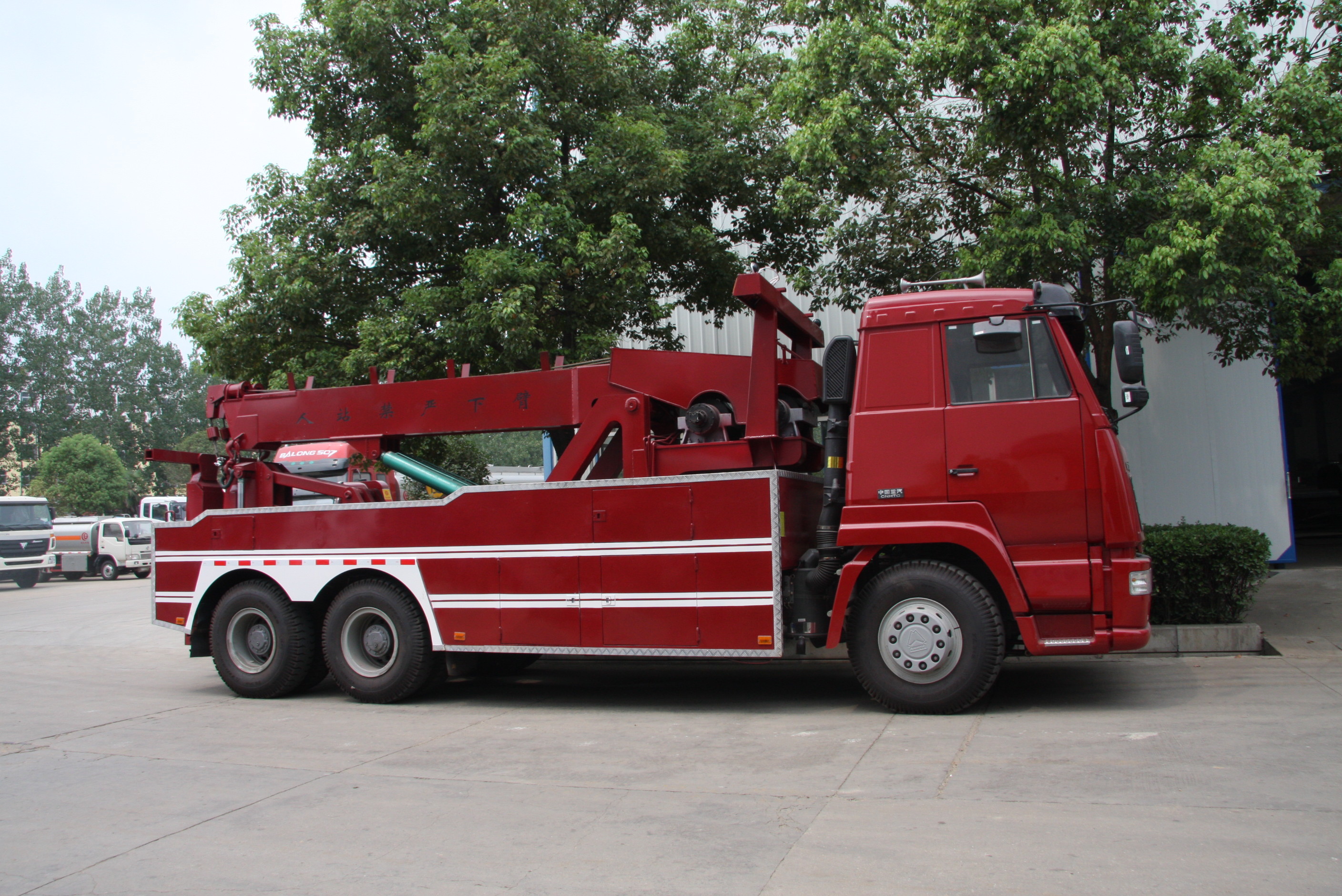 RHD White Wrecker Tow Trucks With Engine High Strength Welding Steel