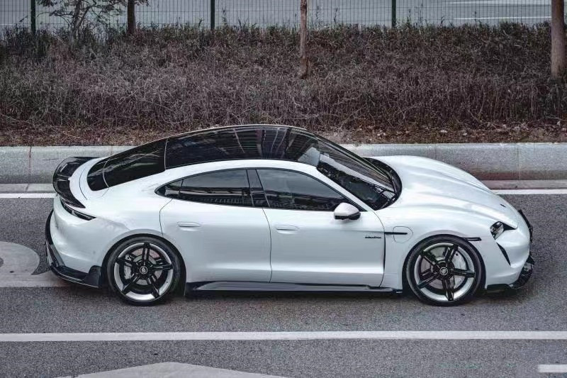 New Product for Porsche Taycan Carbon Fiber Body Kit Taycan Wide Bodyki Front Shovel Side Skirt Spoiler Diffuser
