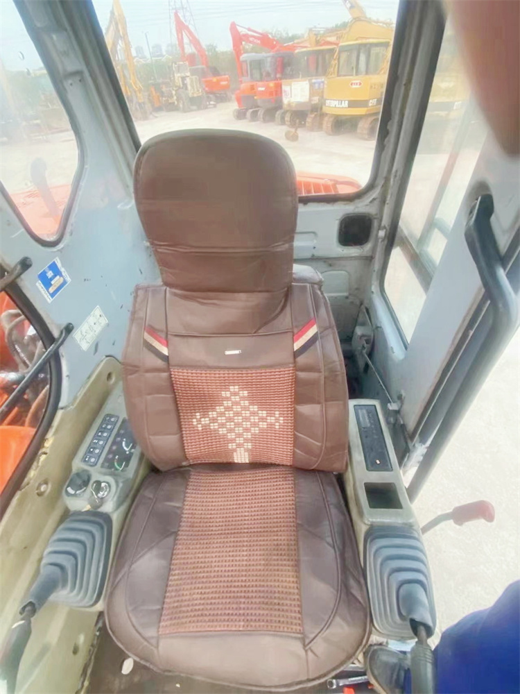 Good Condition 6 Ton Hitachi EX60-5 Excavator Japan Original 40.3 KW Engine ISUZU Now