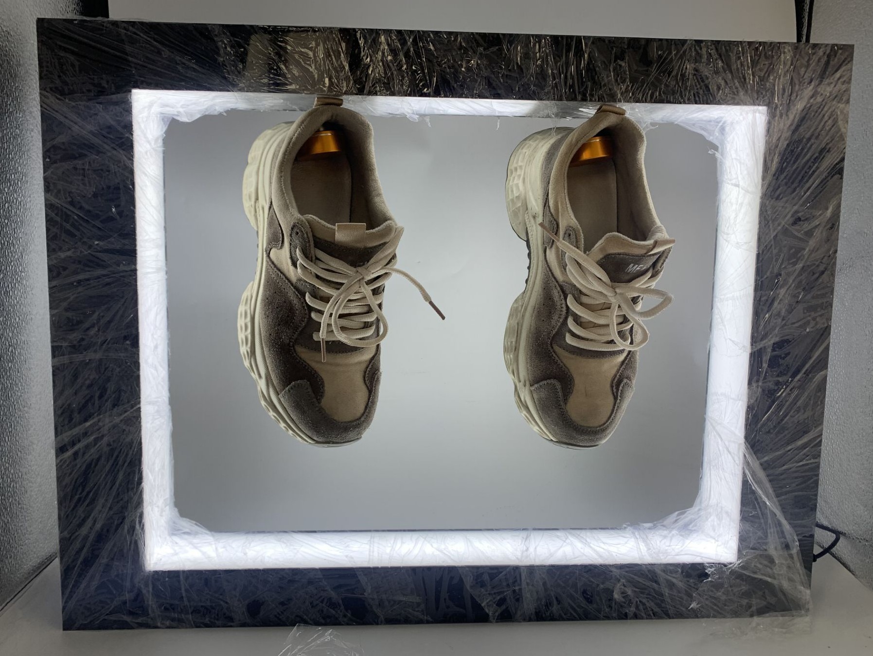 hot sale magnetic levitation double pair shoes display racks with led light