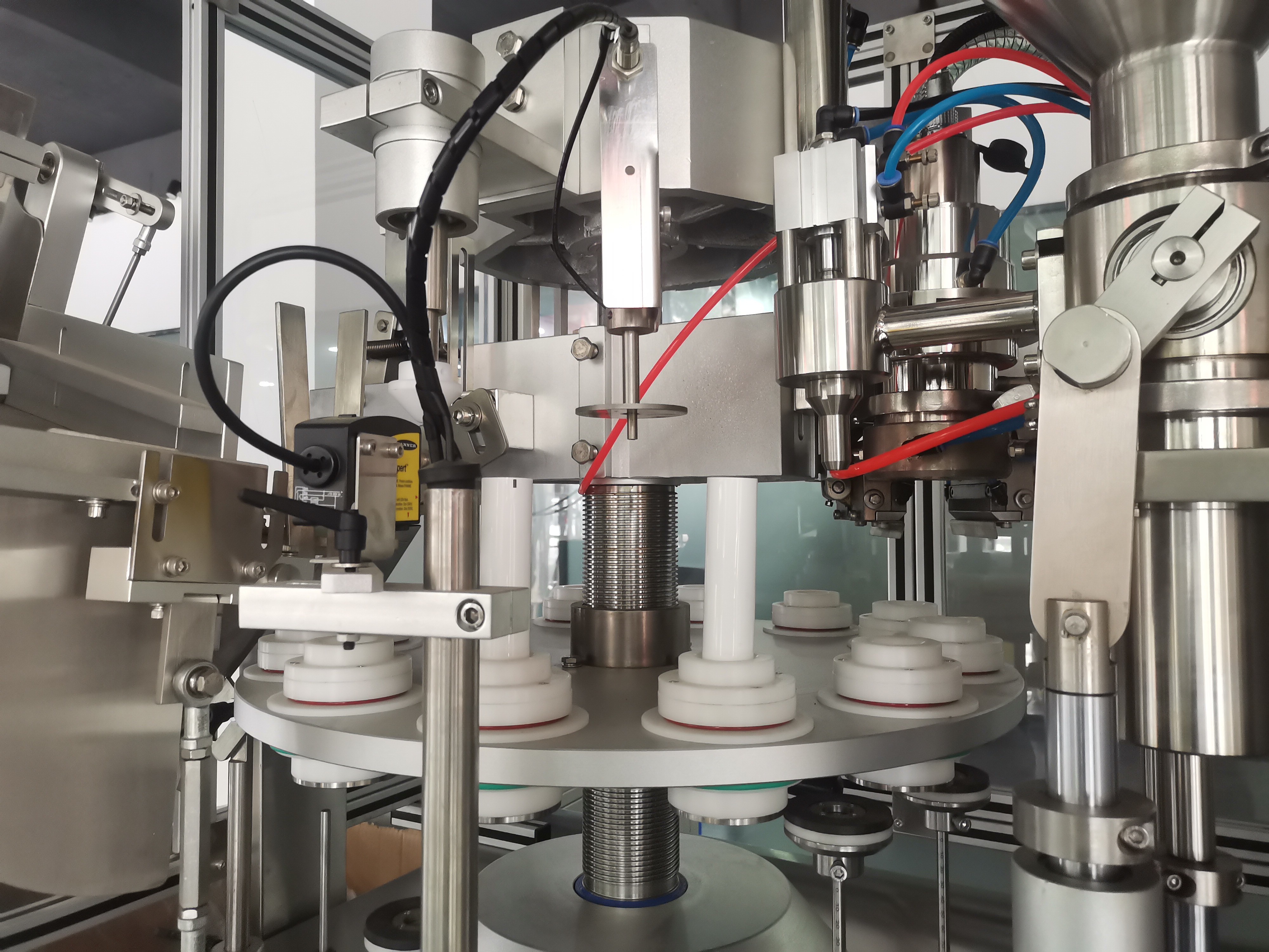 Semi Automatic Tube Filling And Sealing Machine For Tooth Paste 10ml