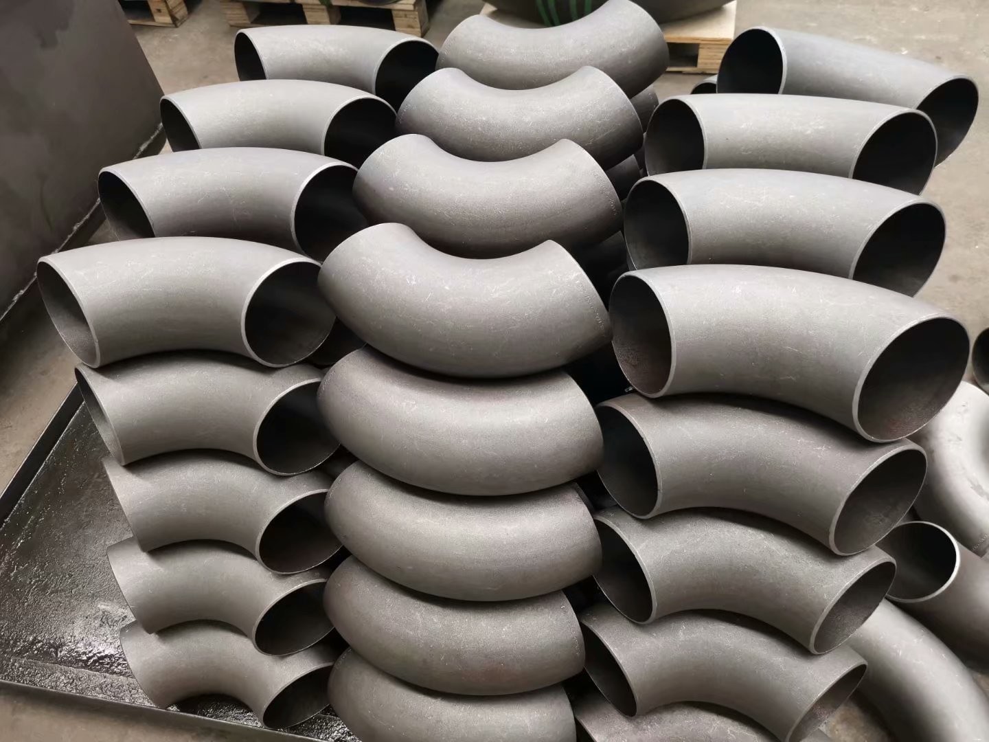 ASME B16.9 Butt Welded Pipe Fittings SCH10 SCH20 STD SCH40 SCH80 Black Steel Elbow