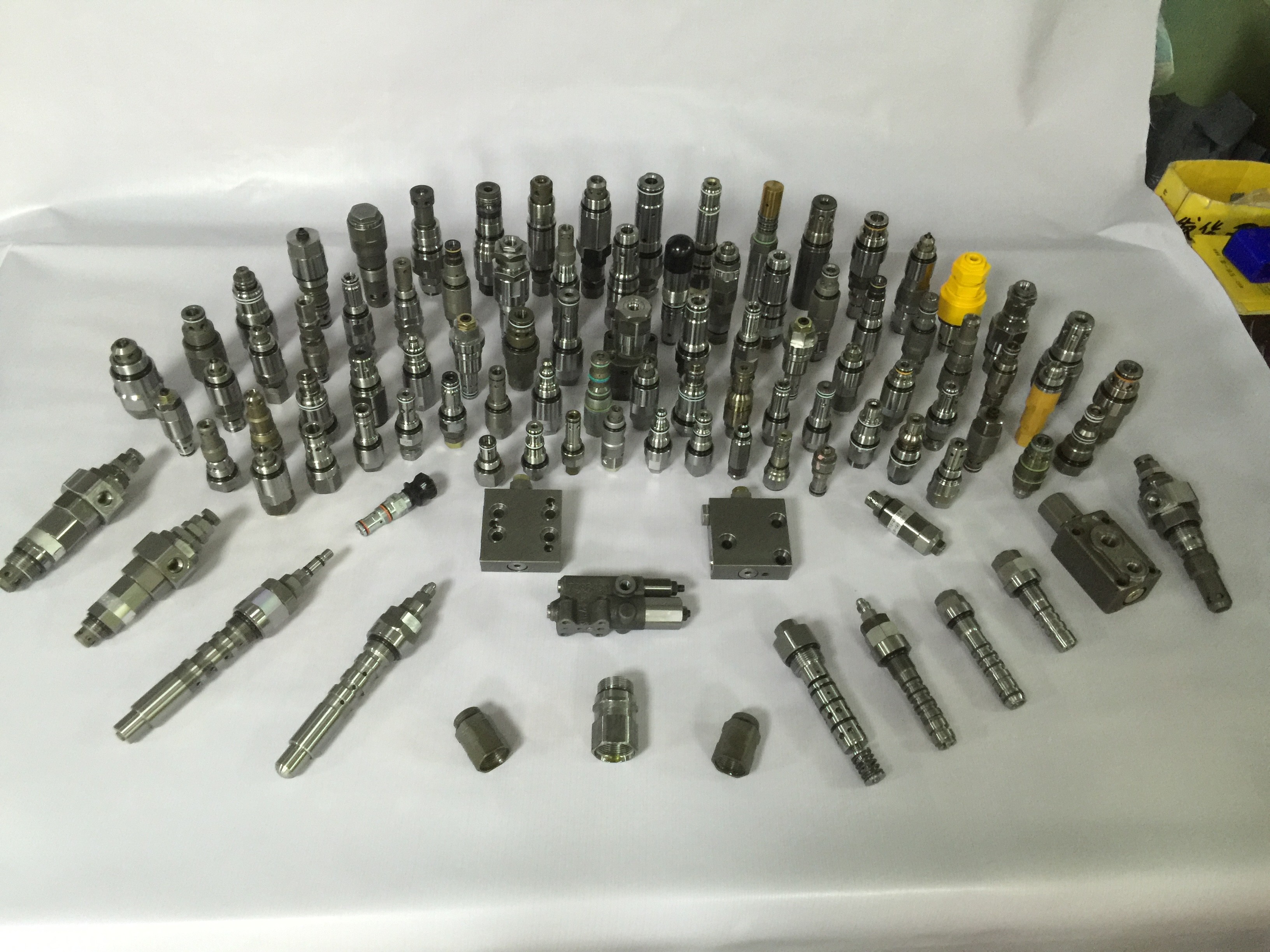 High Quality Factory Price PC300-7 Main Relief Valve Excavator Spare Parts