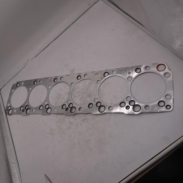 Genlyon Truck Parts Curso 9 Engine Parts Cylinder pad 504385500 Cylinder head