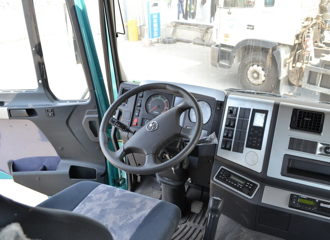 Tractor Truck 4×2 New Shacman Horse Head Weichai 336hp Euro 3 Emission Single And Half Cab