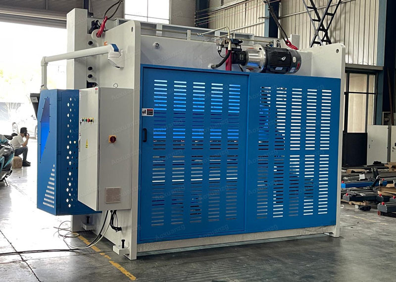 Cnc System 220Tons 3200mm DA53T 4+1 Hydraulic CNC Press Brakes With R Axis Steel Plate Bending Machine