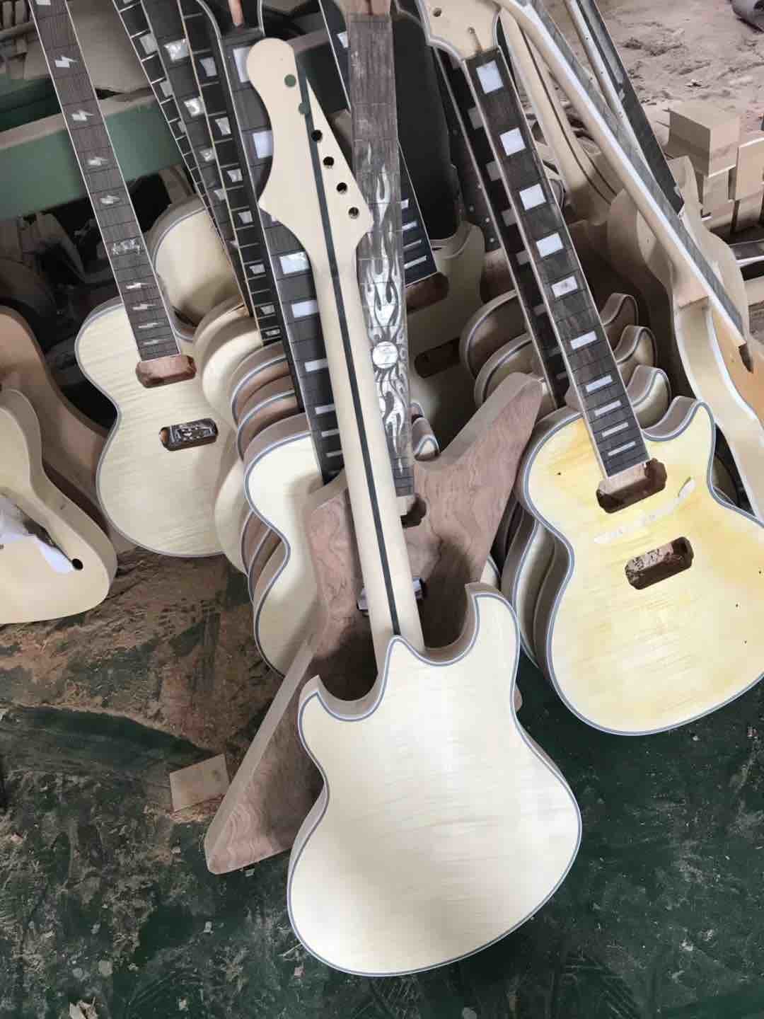 Custom High Quality 5 Strings MM StingRay Active Pickups 9V Battery Electric Bass Guitar