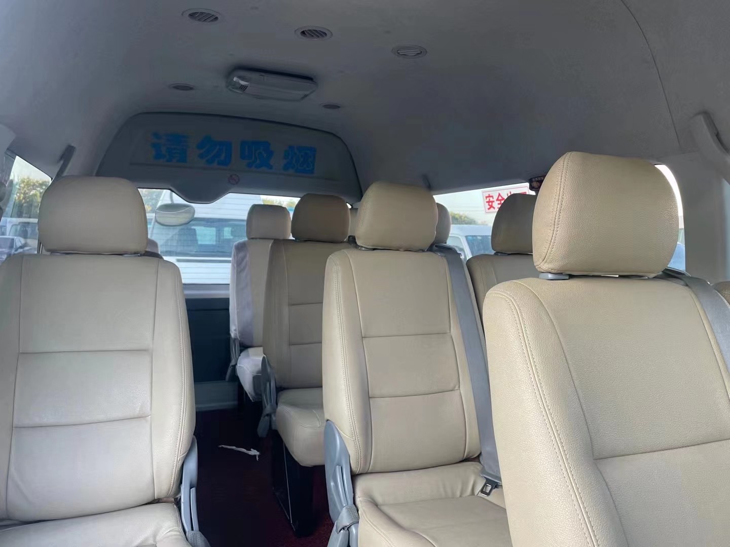 2017 Year 13 Seats Used Toyota Hiace Mini Bus With Front Engine Manual Transmission