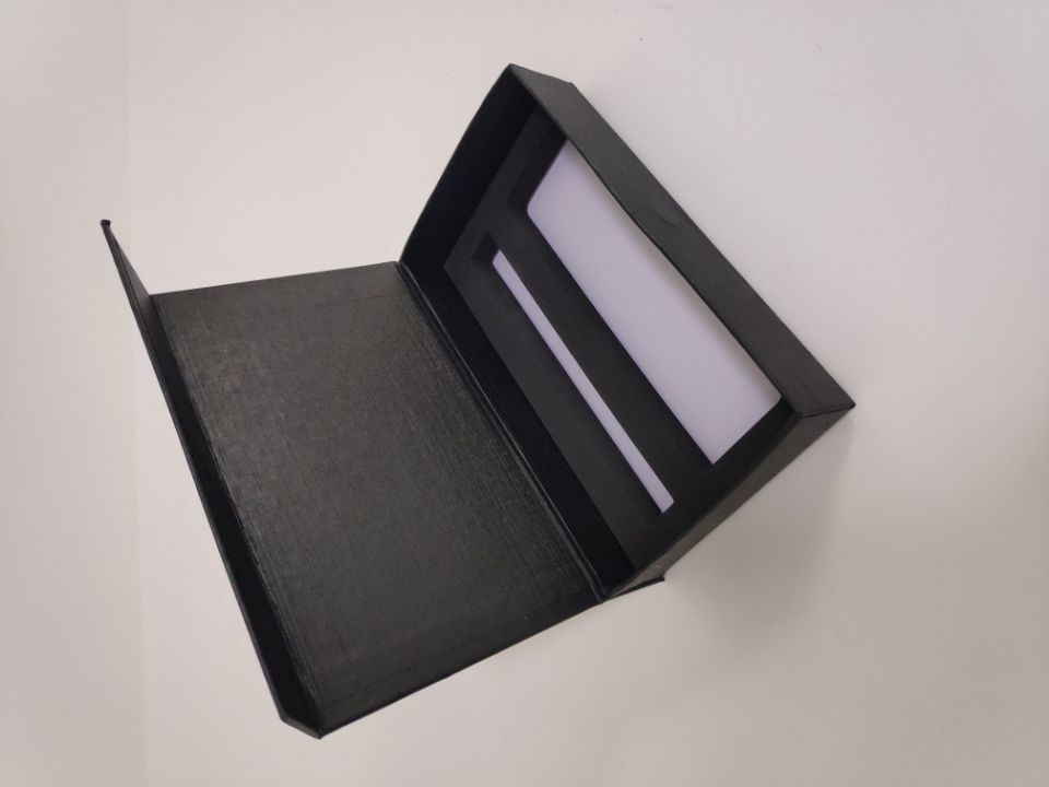 Custom design logo silver foiled paper cardboard EVA innertray folding box wtih magnentics
