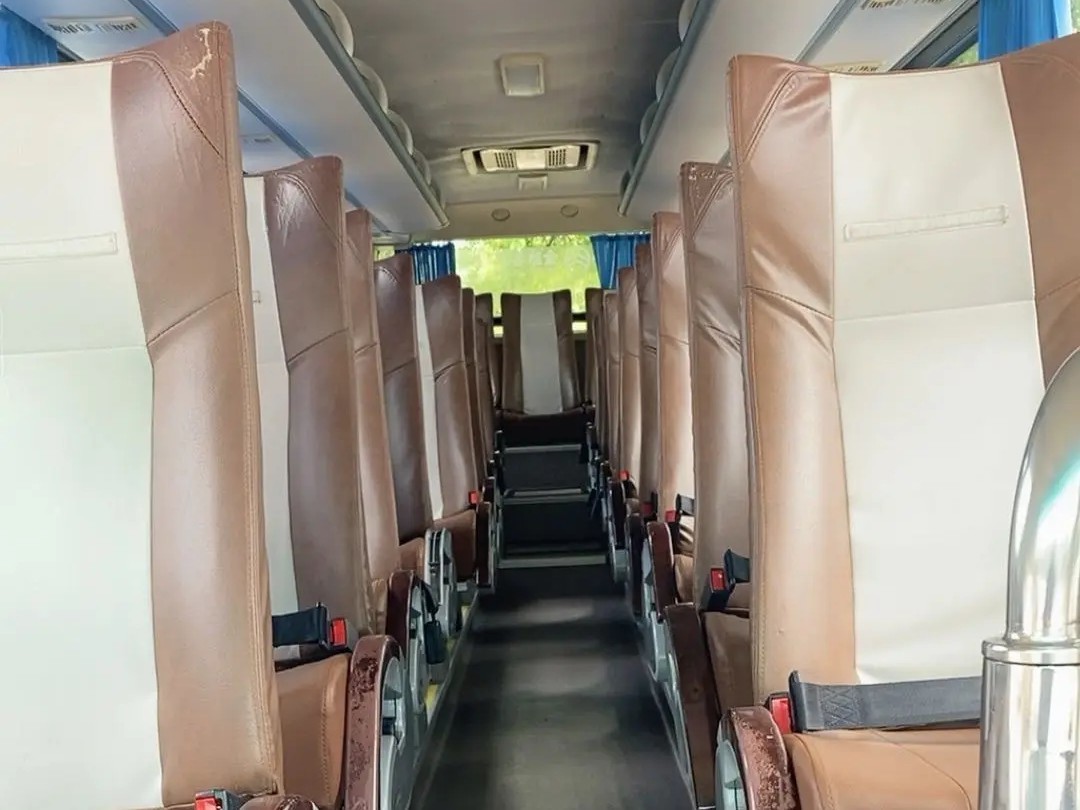 Used Passenger Bus Airbag Suspension 47 Seats Yuchai Engine Single Door 2nd Hand Golden Dragon XML6113