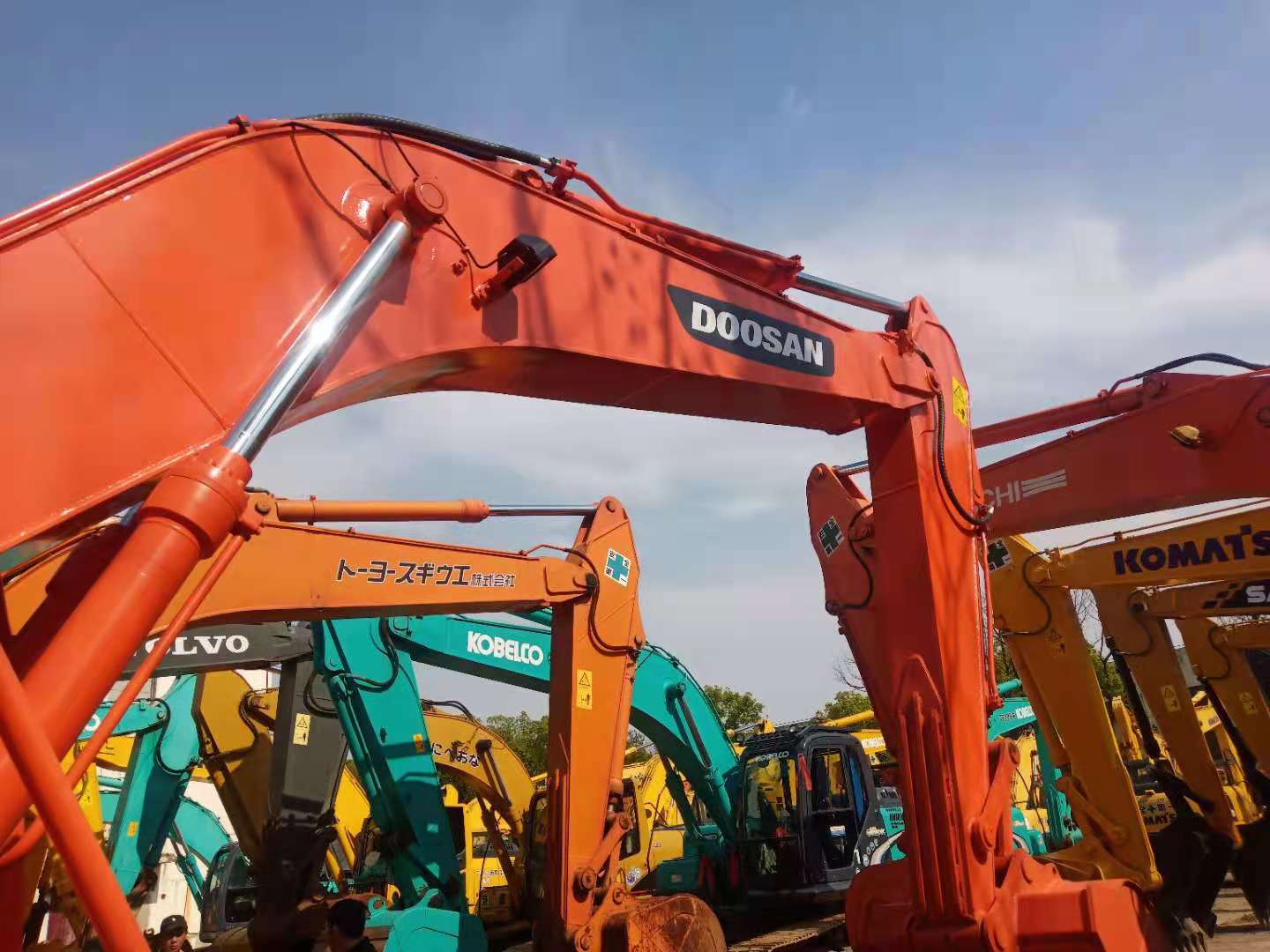 Doosan Hydraulic Excavator 10T 0.8m Bucket Capacity 22000KG Machine Weight 108KW Power