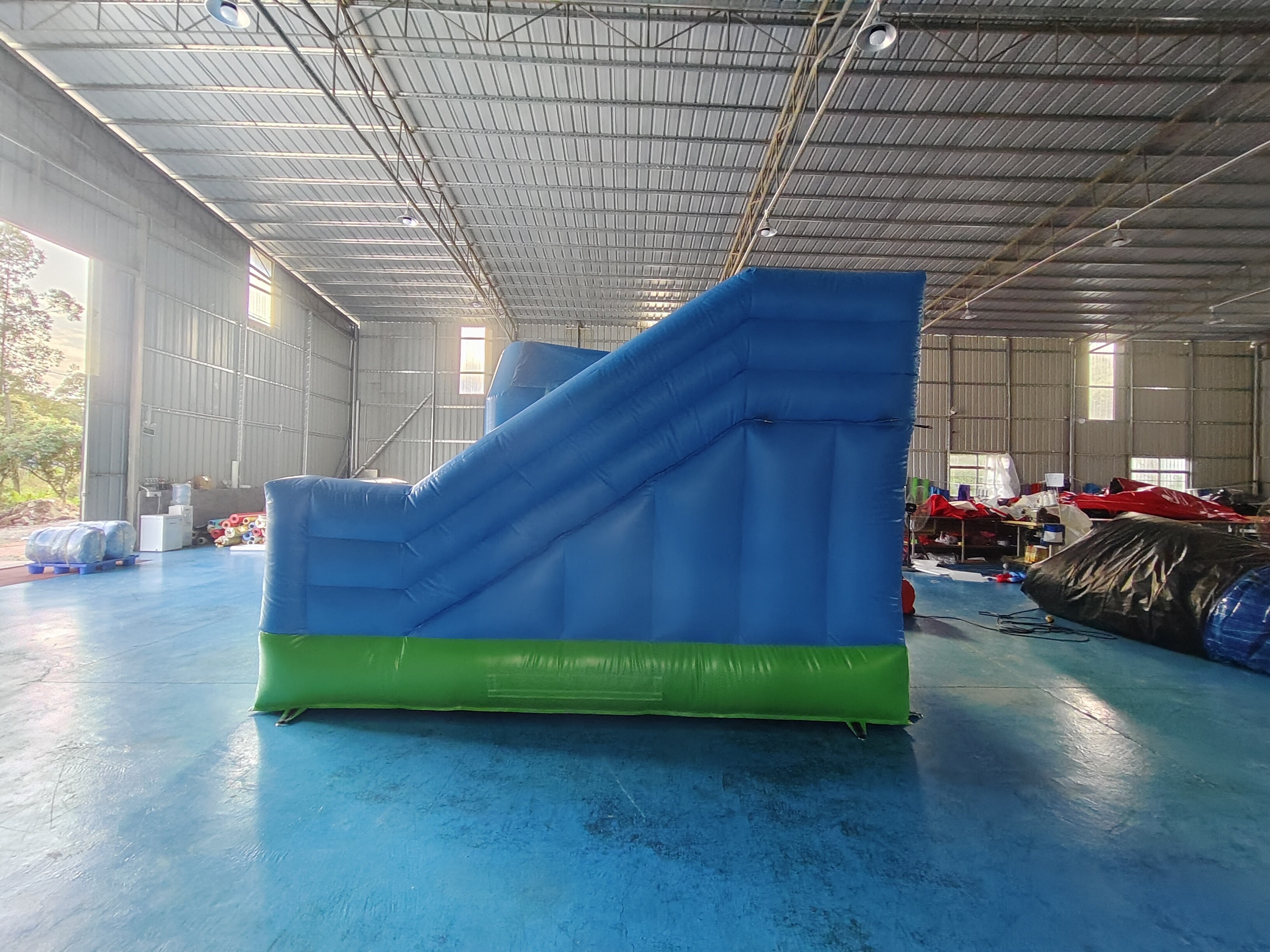 PVC Tarpaulin Inflatable Bounce House With Slide Blue Sky Inflatable Combo For Outdoor Indoor Kids