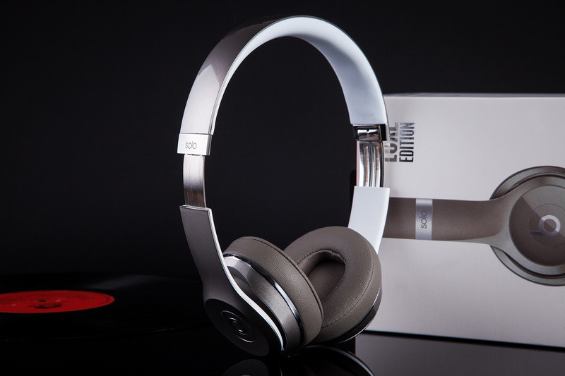 Newest 2016 Beats by Dr.Dre Solo2 On-Ear Wired Luxe Edition Headphones Silver New Beats by Dr. Dre Solo2 Wired On-Ear