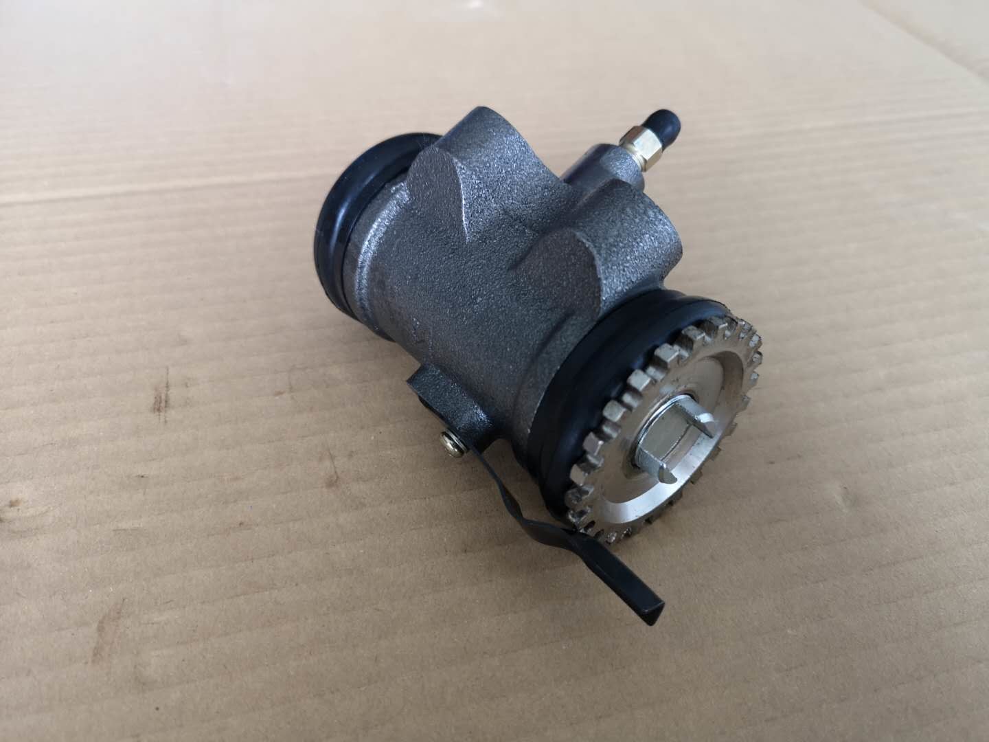 Rear Wheel Brake Cylinder 1476009480 Right Side Rear Wheel Forward Cylinder For Isuzu FSR113 FSR FRR