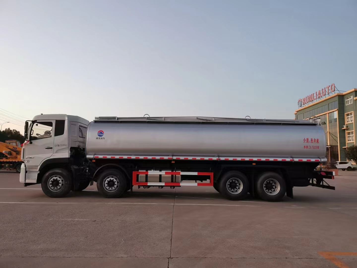 HOWO 6x4 20cbm 30000 Liters Oil Tank Truck Heavy Duty Fuel Delivery Truck