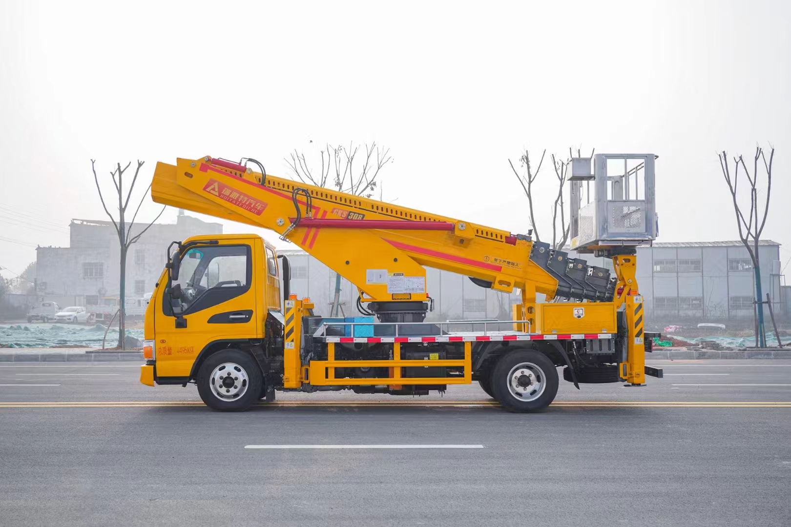 Newly Designed 30 Meter 4x2 High-altitude Operation Platform Crane Truck Gasoline Truck Skylift Cherry Picking Manual Elevator