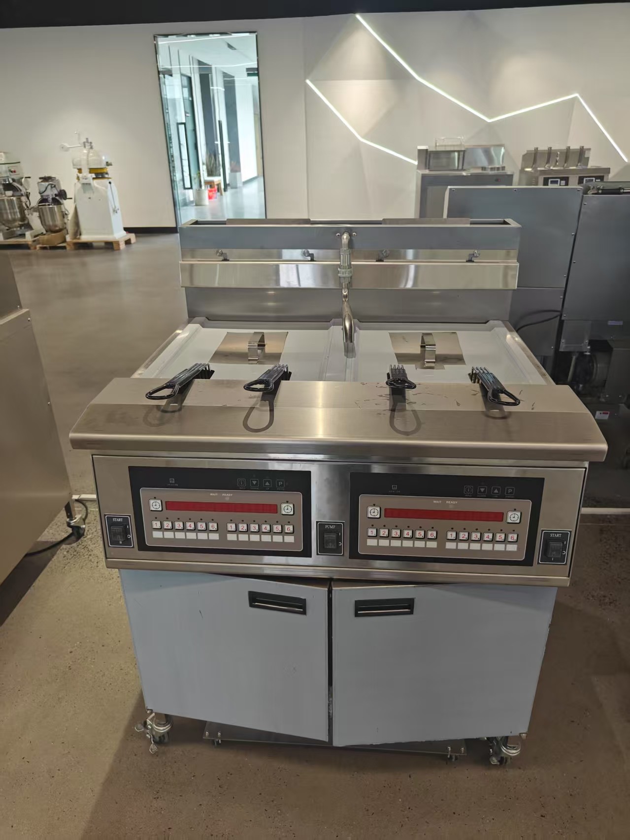 LPG Gas Natural gas Double Tanks Four Baskets Digital Panel gas Chips Open Fryer