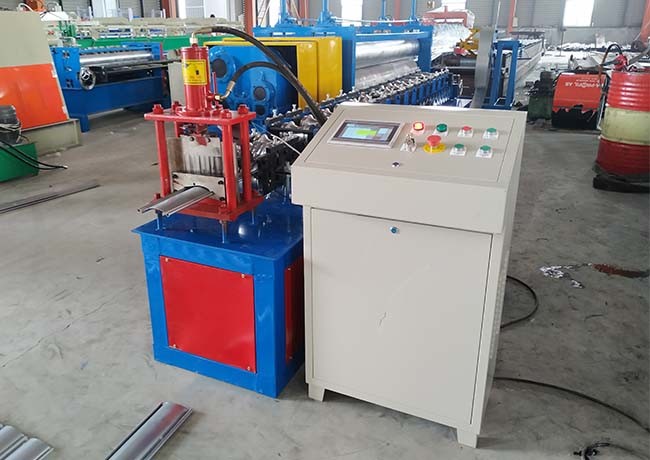 Power 4 KW Roller Shutter Door Roll Forming Machine Chain Size 1 Inch Shaft Diameter ￠38mm