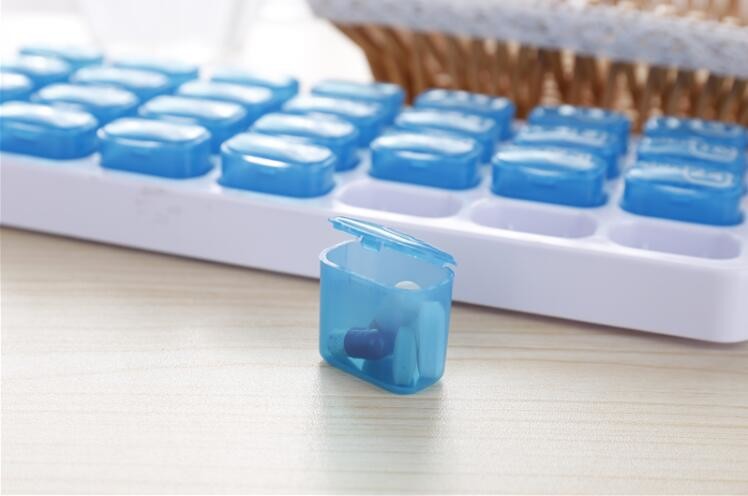 Portable Creative style foldable travel plastic cup with pill case, Random color creative travel cup with pill case for