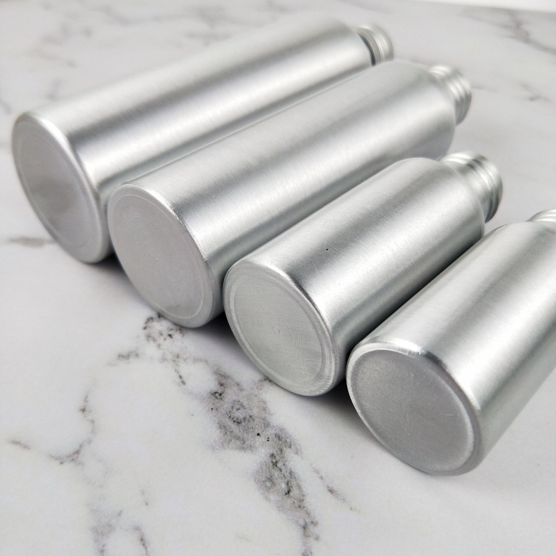 Customizable Logo and Color 300ml 500ml 16oz 32oz Empty Cosmetic Silver Perfume Aluminum Bottle for Personal Care