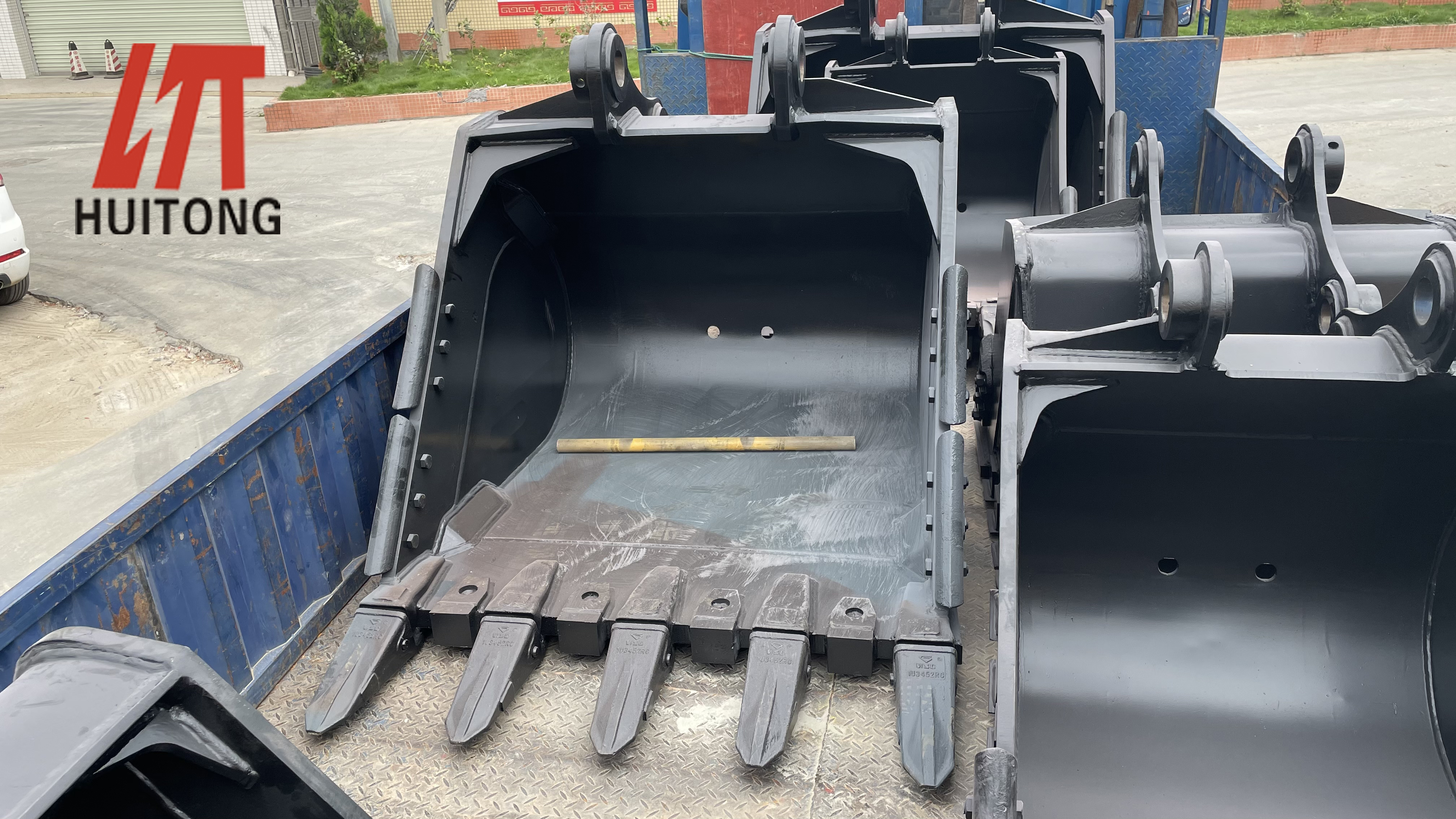 Heavy Duty Excavator Rock Bucket For DH240B DH306