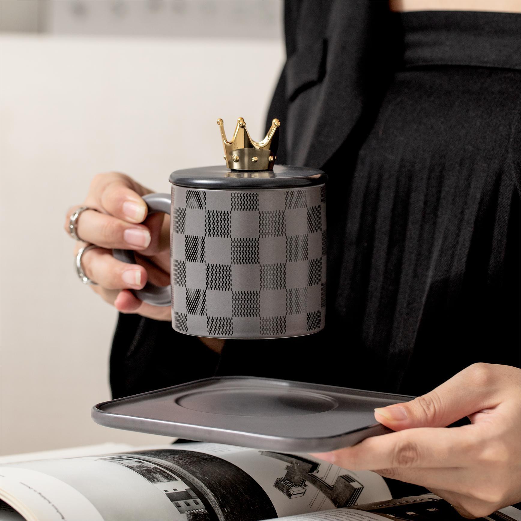 National Trend Style Checkered Ceramic Cups And Plates With LIDS Spoons Large Round Handles Mugs Office Coffee Home Drinking Custom Ceramic Mugs