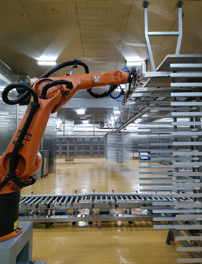 Floor-Mounted Industrial Robot Cell with 2033mm Reach and Approx. 665kg Weight