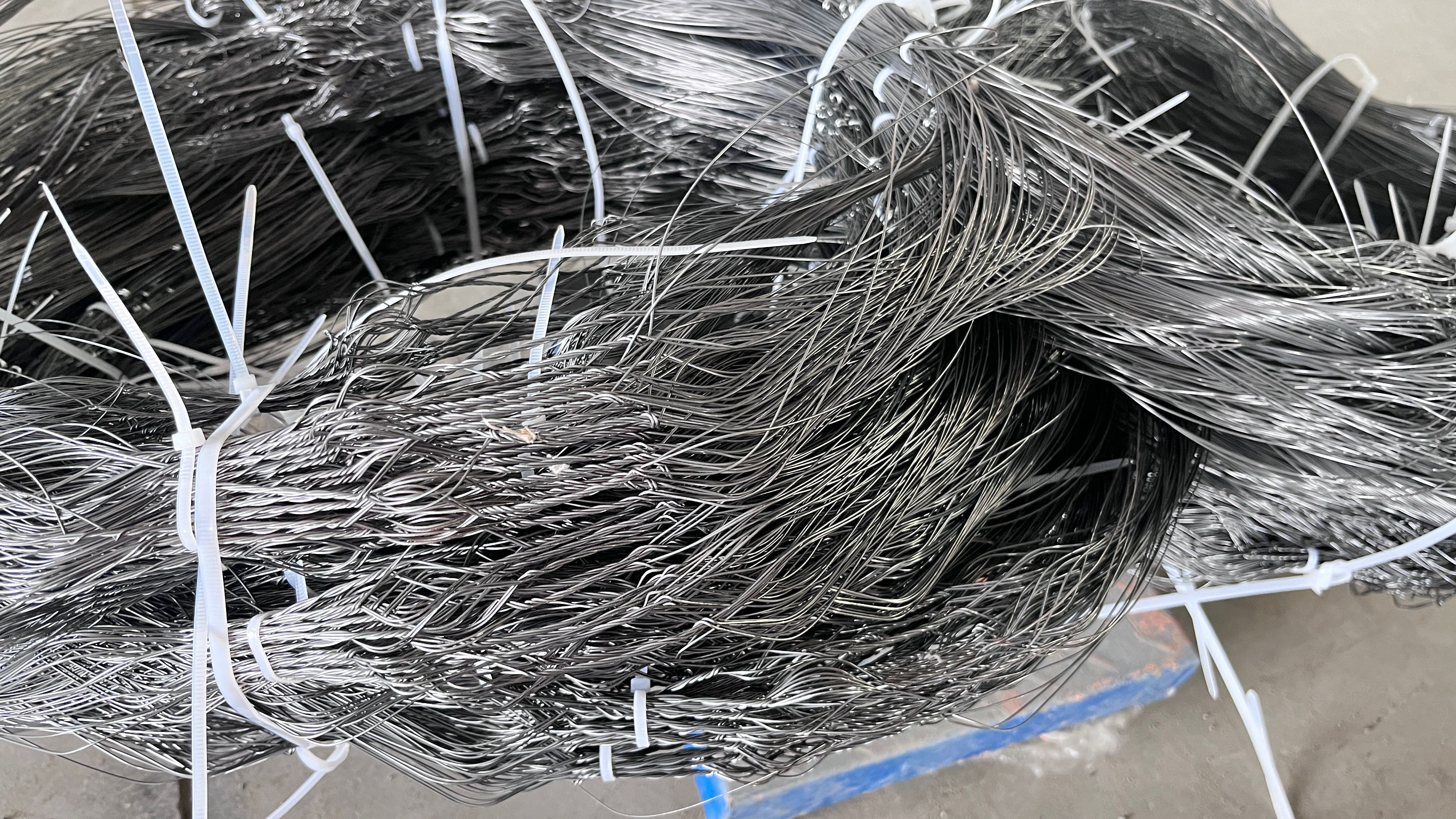 Anti Tank Low Visibility Barrier Wire Fence For Ukrainian Market