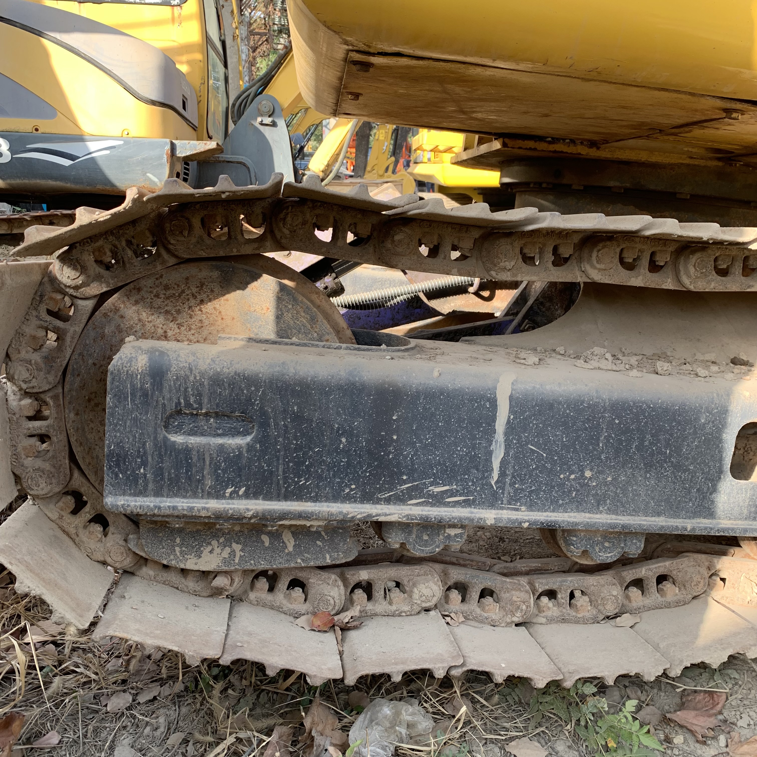 Excavating 7 tons of durable hydraulic track type PC Komatsu 70 second-hand excavator at a low price and selling well