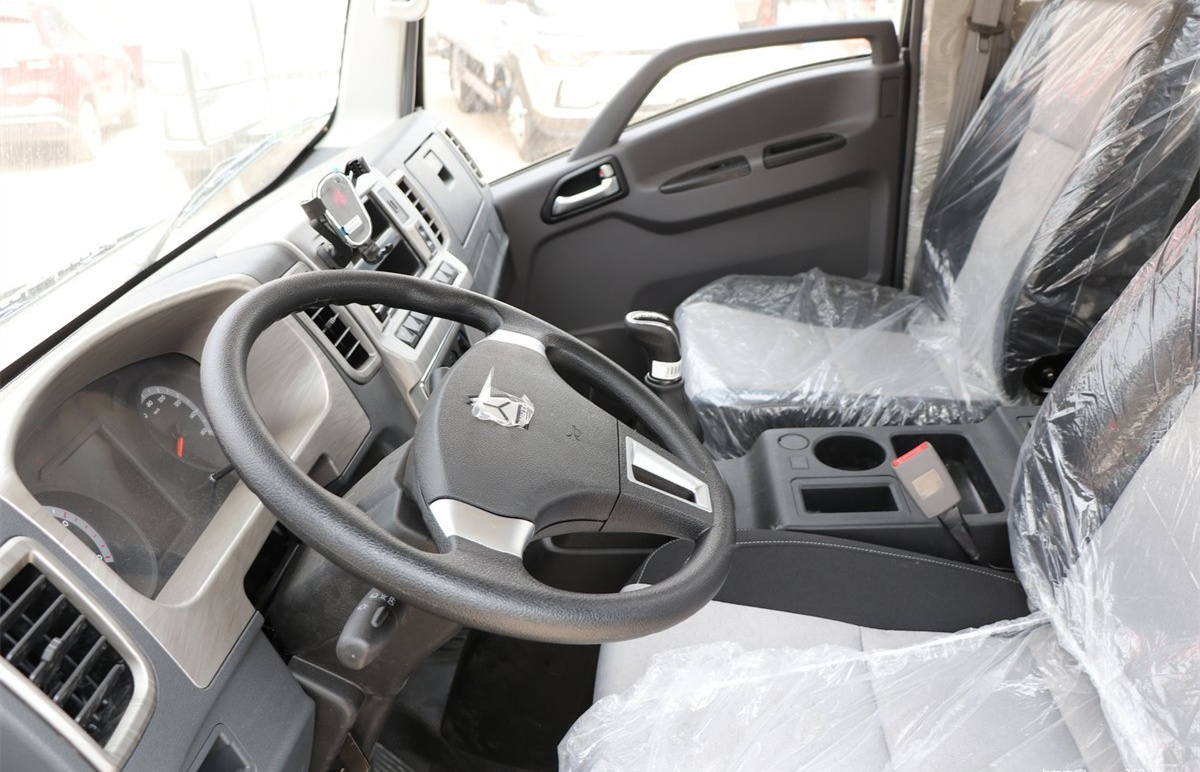 SINOTRUK HOWO 140 WEICHAI Horsepower 4.15 Meters Single Row 4*2 Guardrail Light Truck Cargo Truck EU Standard 2 to 6