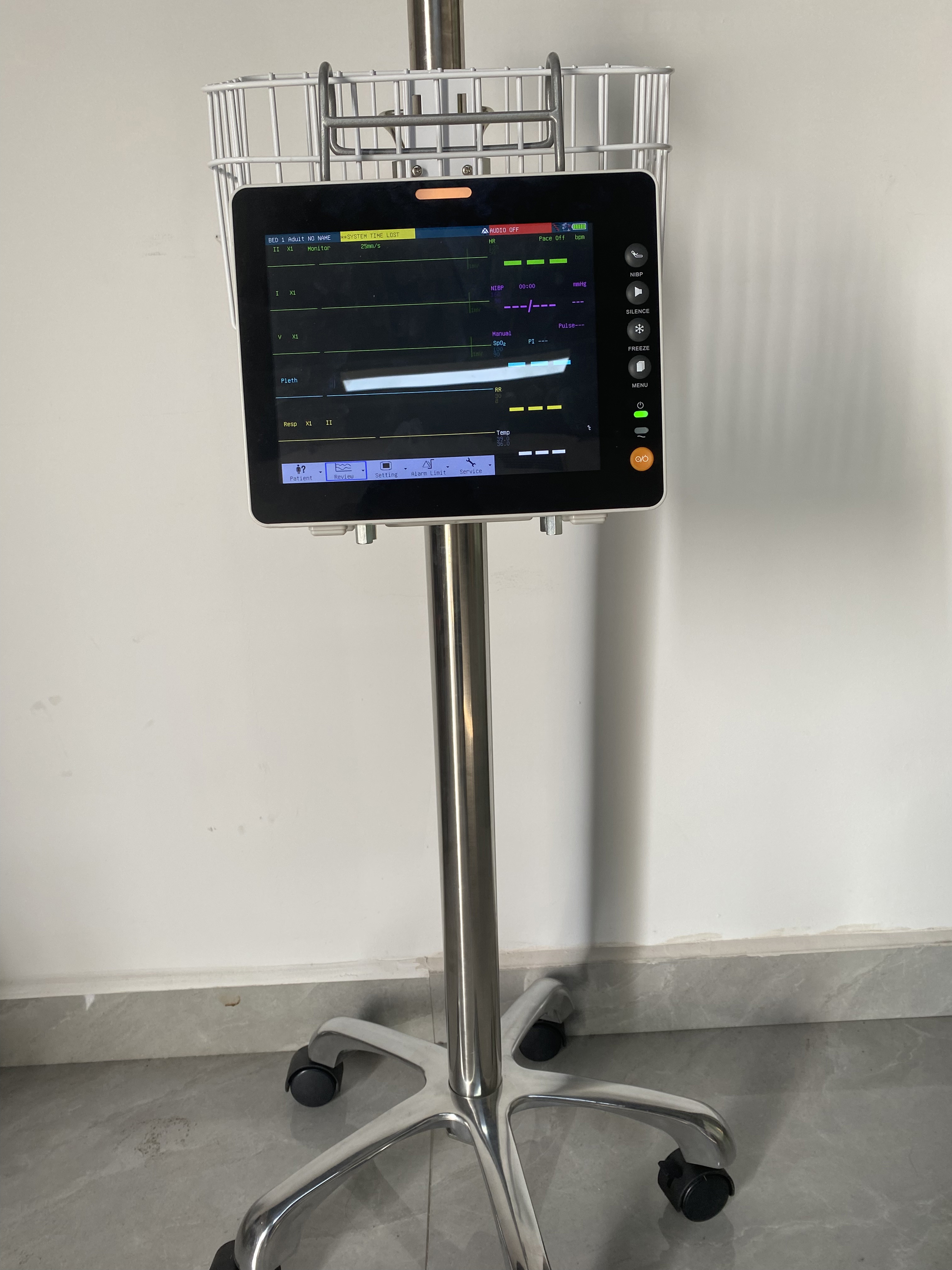 8 Hours Life Multi Parameter Patient Monitor For ECG/ HR/ RESP/ SPO2/ NIBP/ Temp