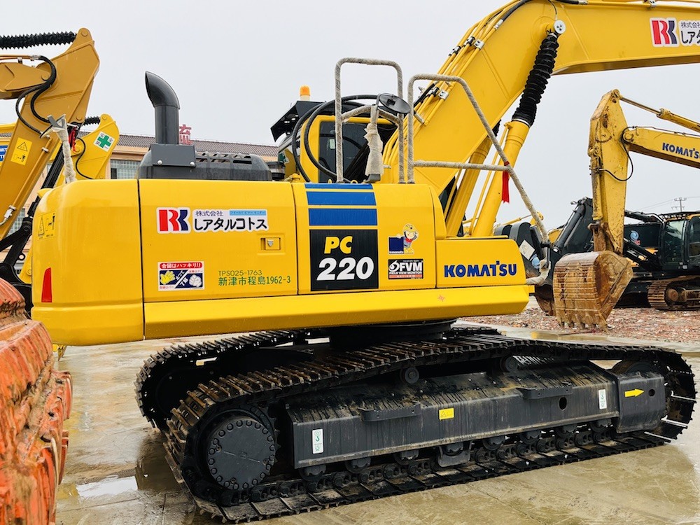 Second Hand Komatsu PC220-8 Hydraulic Crawer Excavator Backhoe Used 22 Ton Digger Construction Machinery