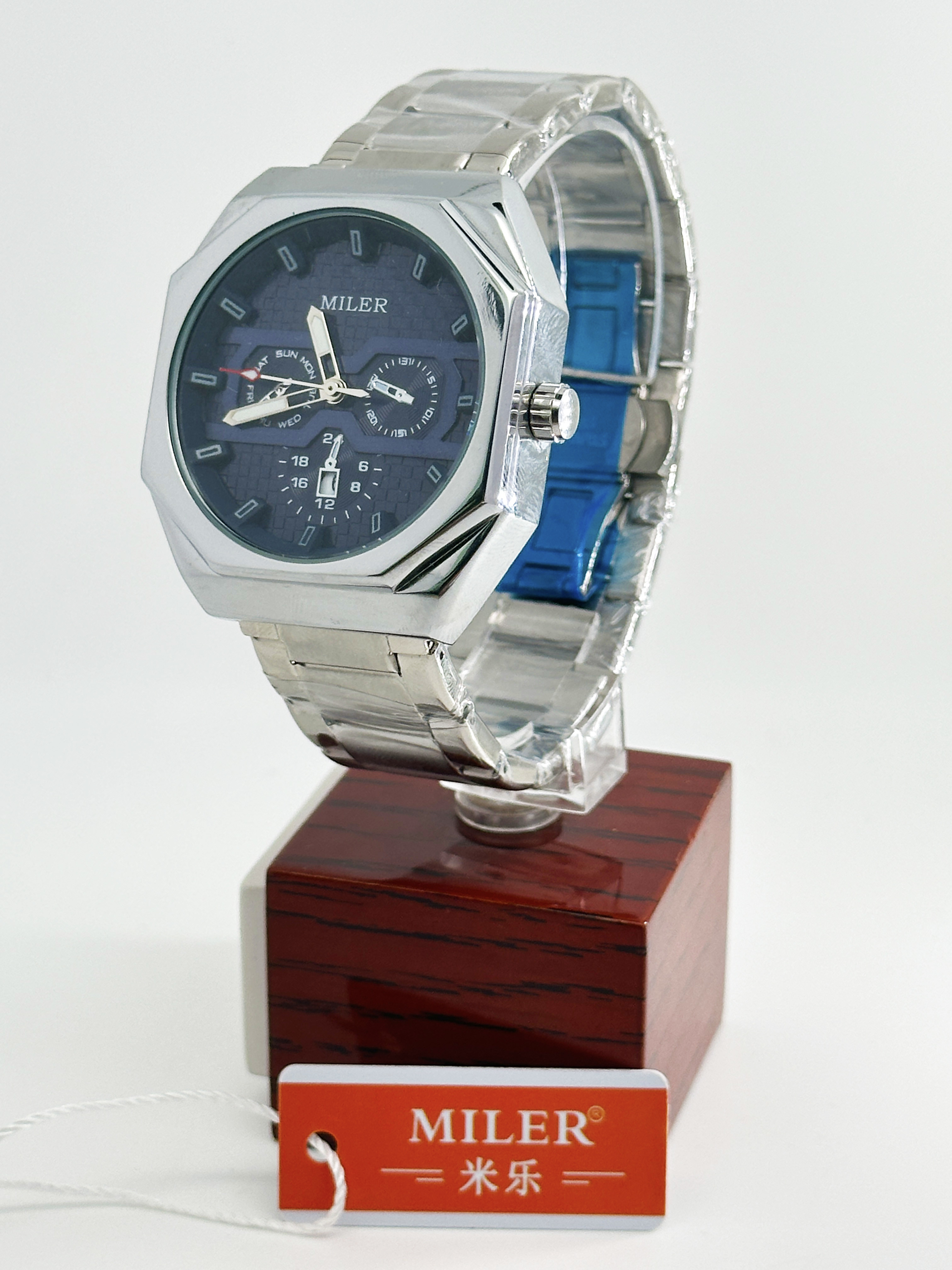 Round Quartz Business Watch With Date Display And 30m Water Resistance