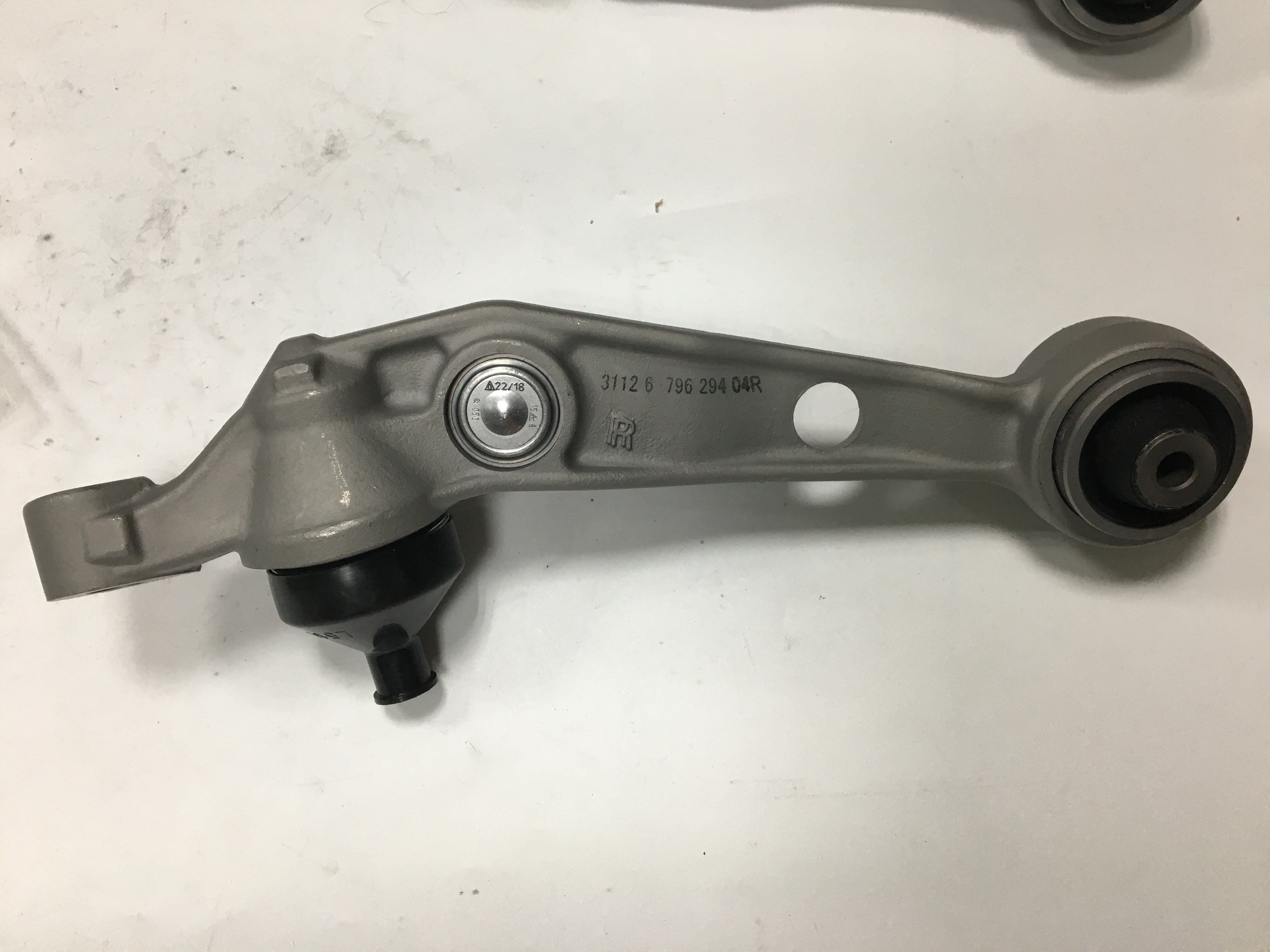 Lower Control Arm 31122180523 31126796294 31126796295 For Rolls Royce Phantom